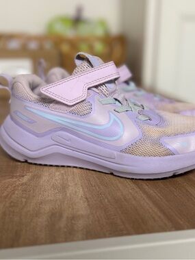 Nike Kids' Lavender and Light Blue Hook-and-Loop Sneakers